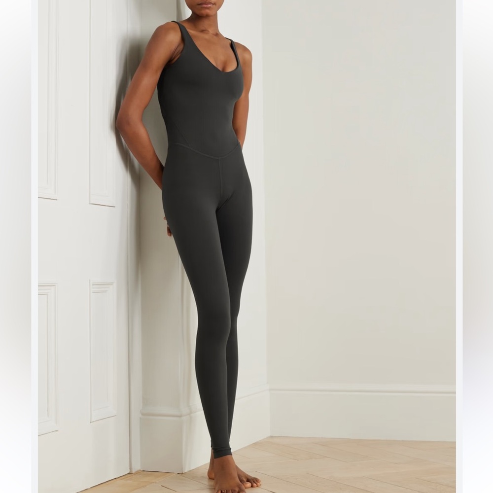 541. Lululemon Align Bodysuit 28” size 4 in graphite grey